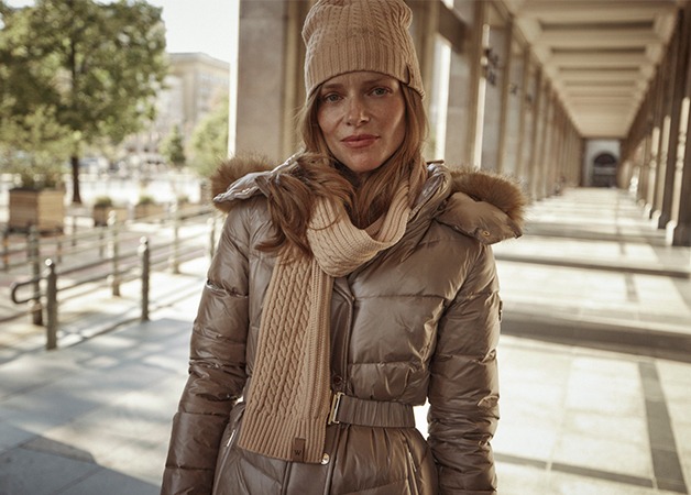 szalik do beżowego płaszcza