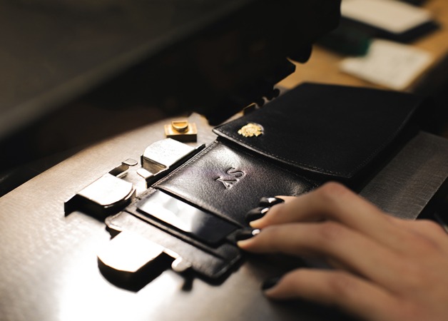 portfel z inicjałami